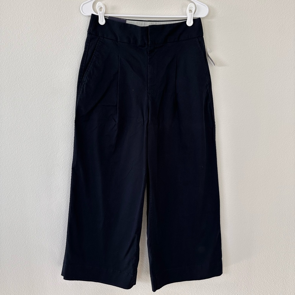 GAP Wide Leg Cropped Pants in Black
